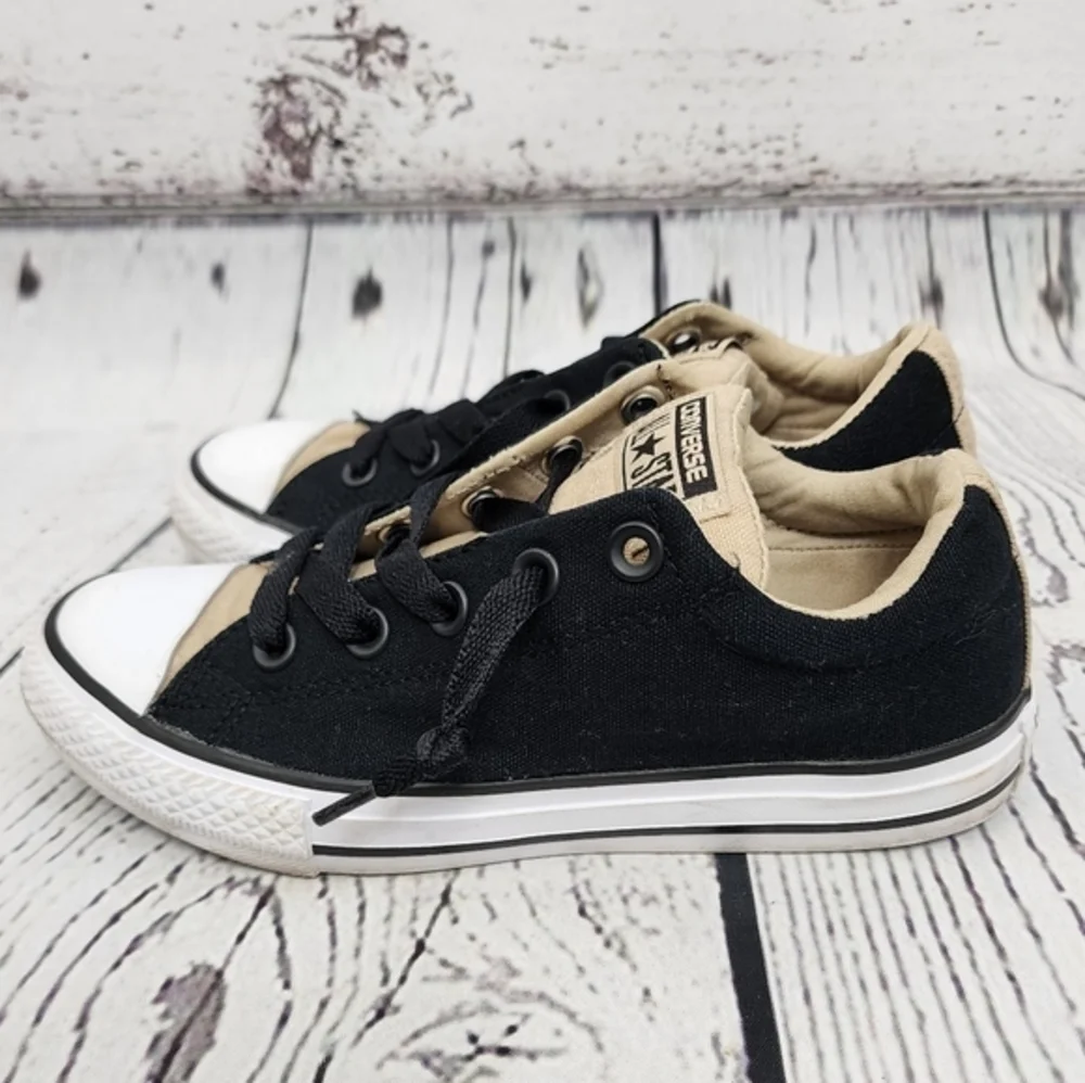 Converse Black Tan Low Top Sneakers Junior Size‎ 2